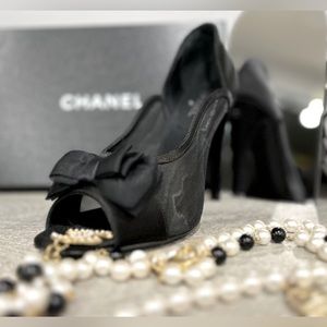 Chanel Mesh Satin excellent condition with box,dusters extra pair of hee…